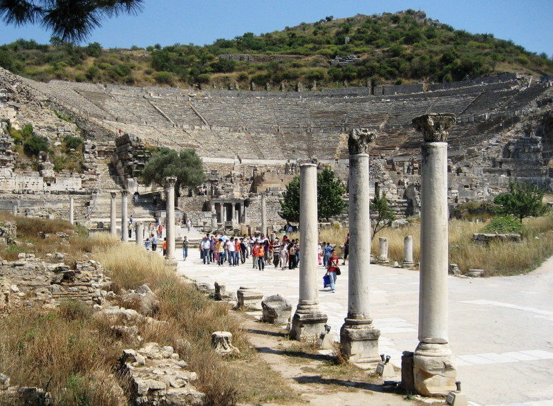 File:Türgi_Ephesose amfiteater mahutas 24 000 pealtvaatajat ja oli antiikaja suurim.jpg